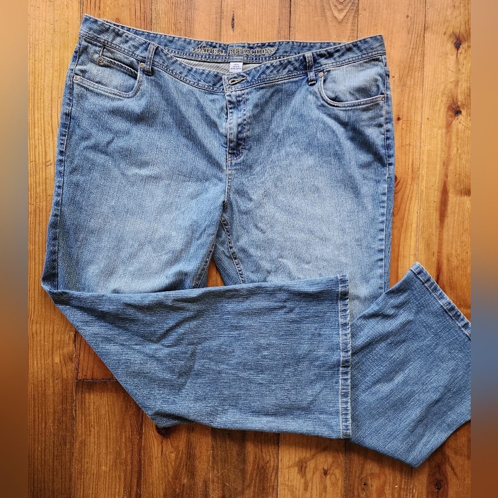 NWT Size 24. Natural Reflections modern fit blue jeans.